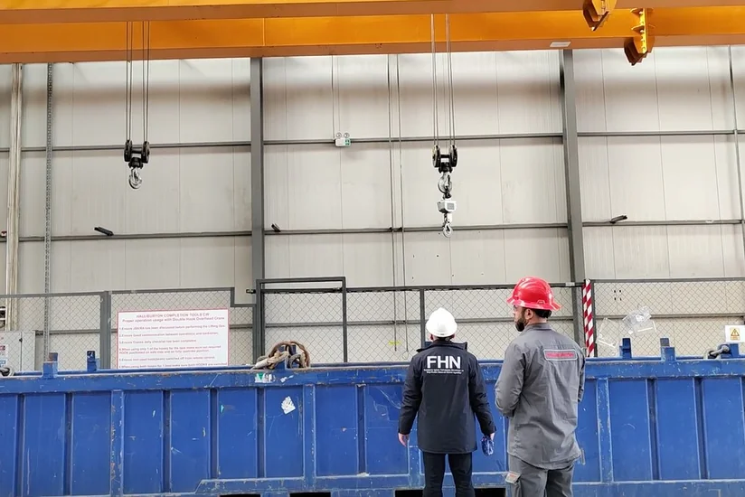 В Баку приостановлена эксплуатация представляющего угрозу крана
