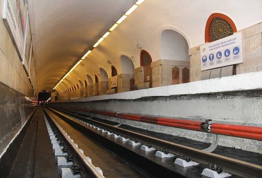 Bakı metrosunda ilk dəfə yollar dəmir-beton bloklar üzərində qurulub