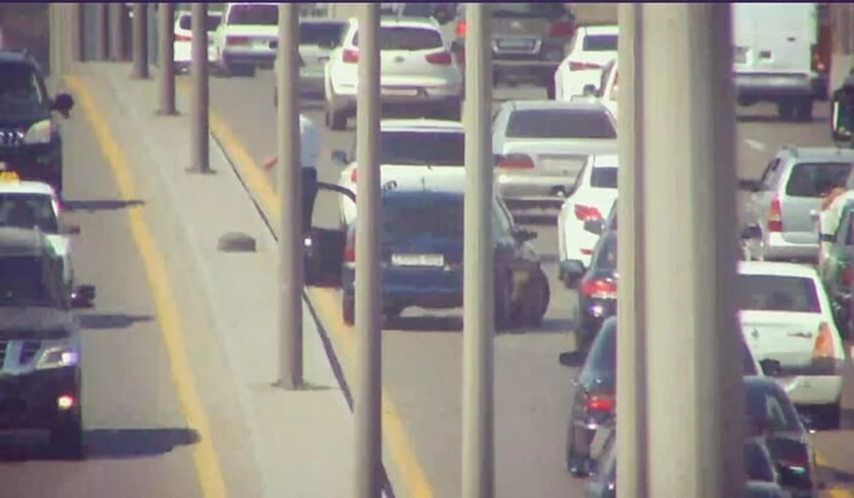 Bakının əsas prospektində baş verən qəza sıxlığa səbəb olub