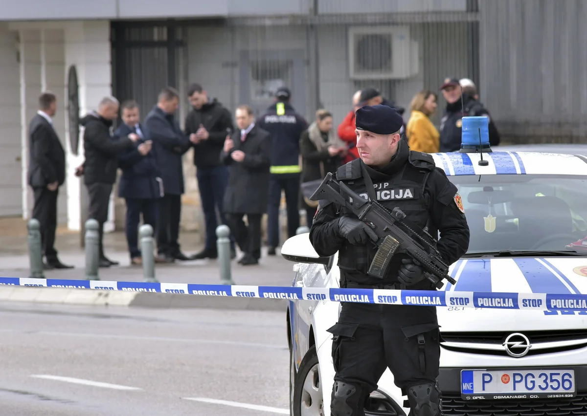 Monteneqroda etirazlar zamanı qarşıdurmalar olub, polis əməkdaşları xəsarət alıb