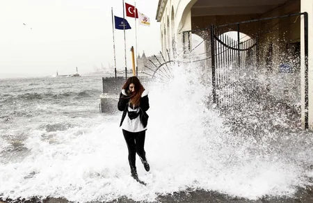 Türkiyədə güclü fırtına nəticəsində 5 nəfər ölüb, 110 nəfər yaralanıb