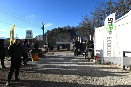 Rusiya sülhməramlılarına məxsus daha 2 təminat avtomobilinin hərəkət etməsinə şərait yaradılıb - VİDEO