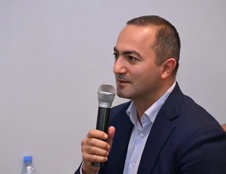 Gənclər və idman naziri federasiya nümayəndələri ilə görüşüb
