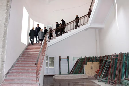 French Ambassador acquainted with overhaul at UFAZ new building