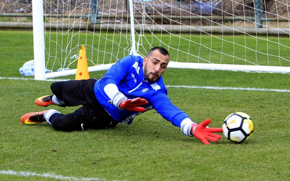 Zirədən ayrılan qapıçı Səbailə keçib