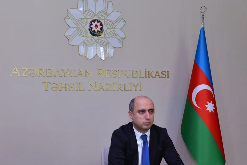 Təhsil naziri iki müəllimi mükafatlandırıb