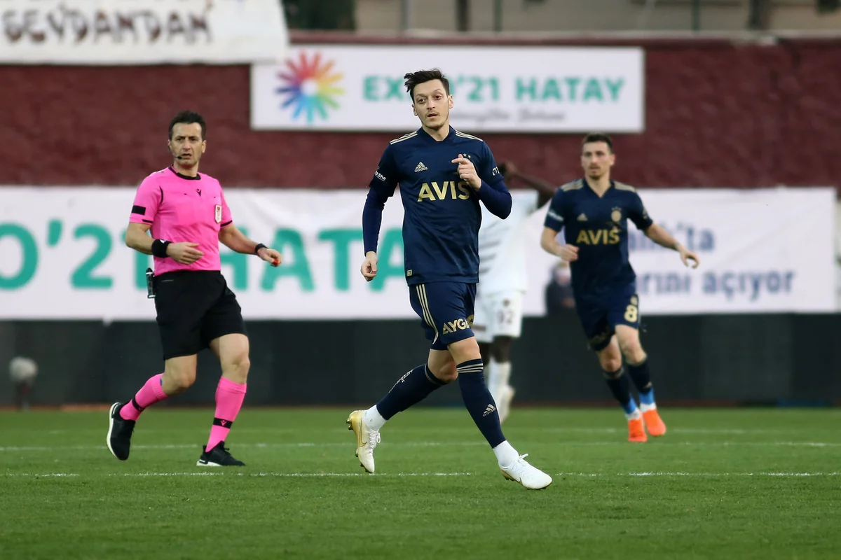 Mesut Özil Fənərbağçada debüt etdi