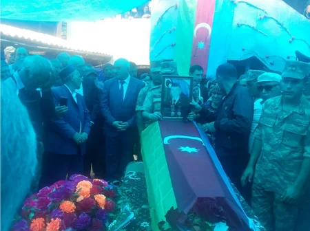 Hərbi hissədə bədbəxt hadisə nəticəsində həlak olan hərbçi dəfn edilib - FOTO - VİDEO - ƏLAVƏ OLUNUB