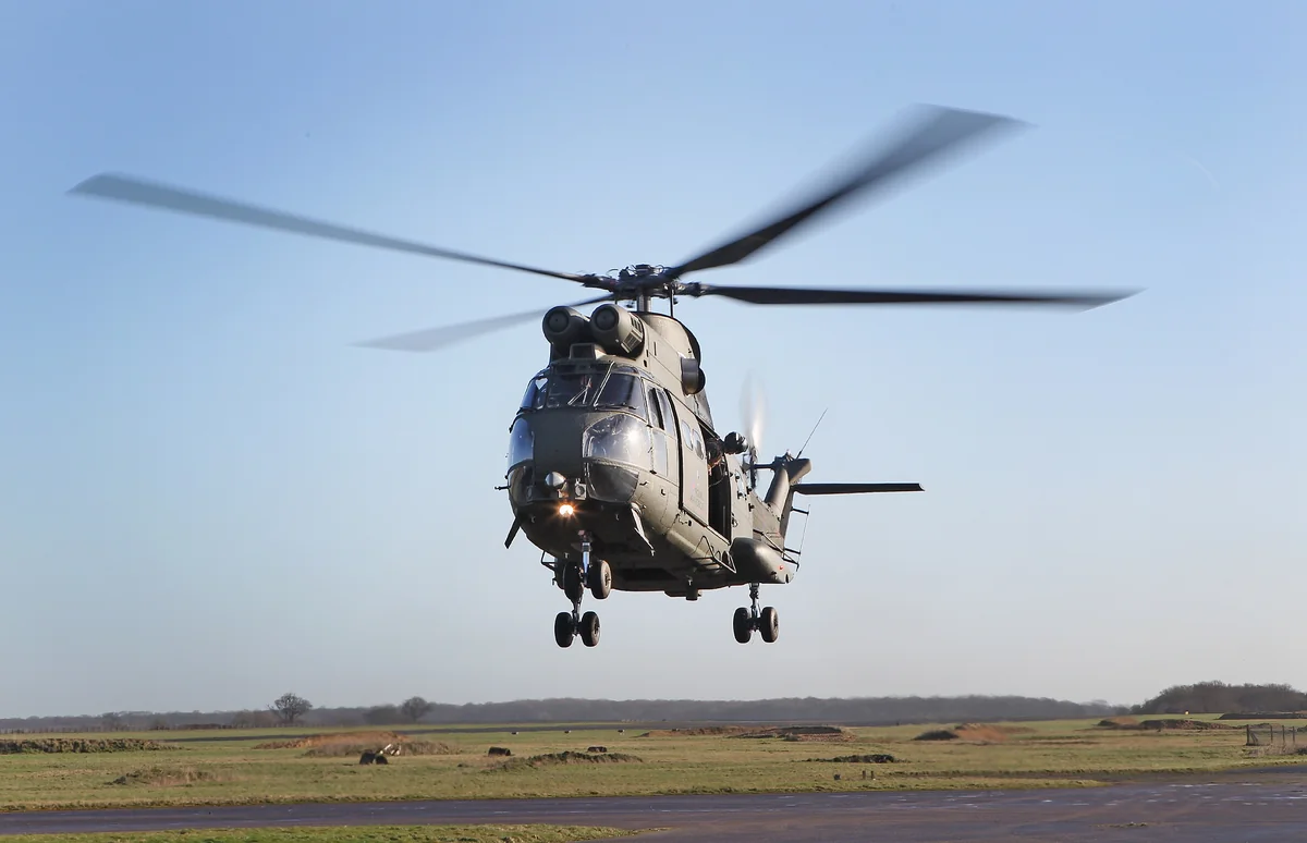 Əfqanıstanda göyərtəsində yüksək rütbəli məmurların olduğu hərbi helikopter qəzaya uğrayıb