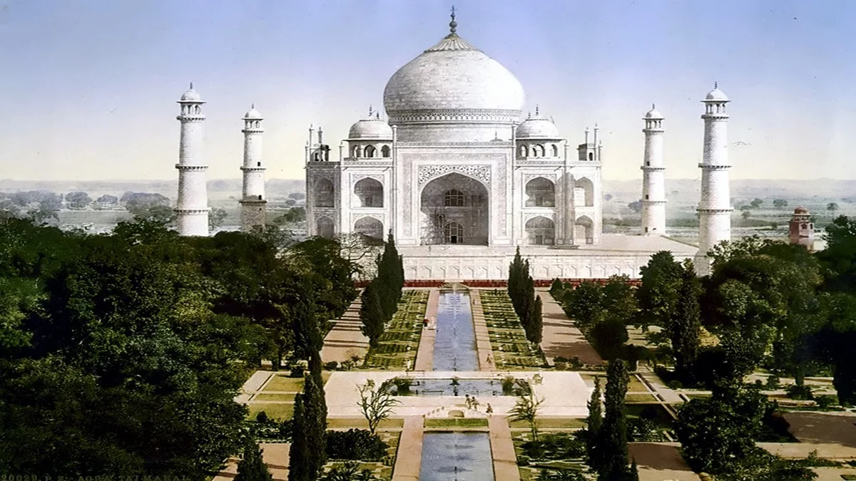 Tourists cancel trips to Taj Mahal
