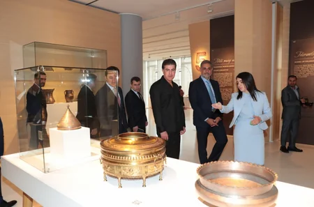 İraq Kürdüstan Regionunun başçısı Heydər Əliyev Mərkəzi ilə tanış olub