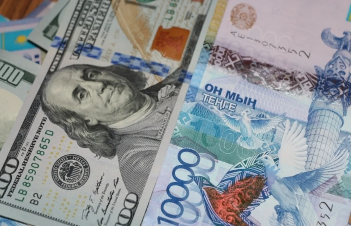 Qazaxıstanda dolların məzənnəsi rekord həddə çatıb