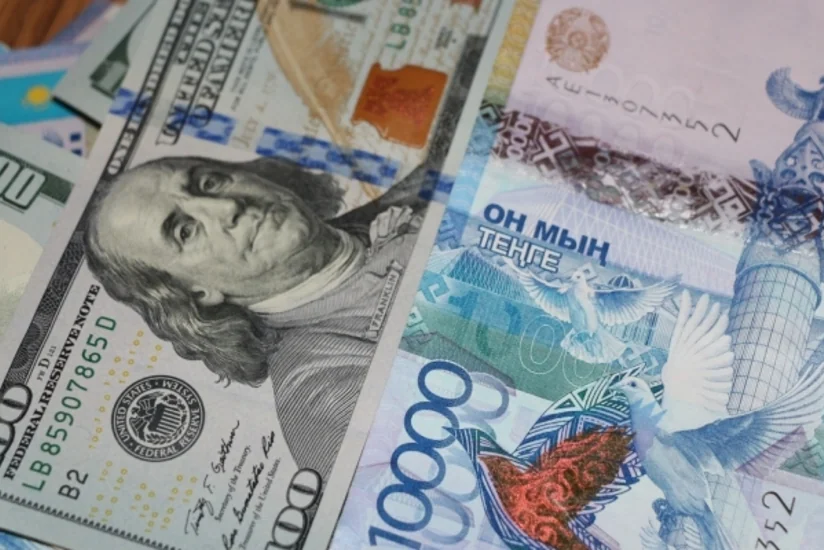 Qazaxıstanda dolların məzənnəsi rekord həddə çatıb