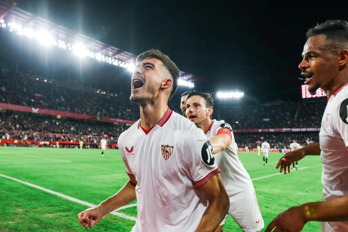 Sevilya futbolçusu ilə müqavilə müddətini uzadıb