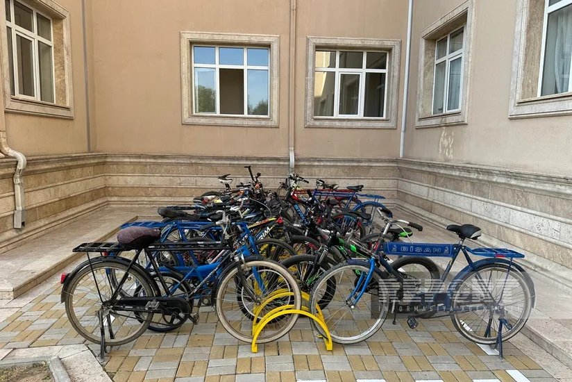 Sədərəkdə müəllim və şagirdlər yeni tədris dərs ilində məktəbə velosipedlərlə gəliblər