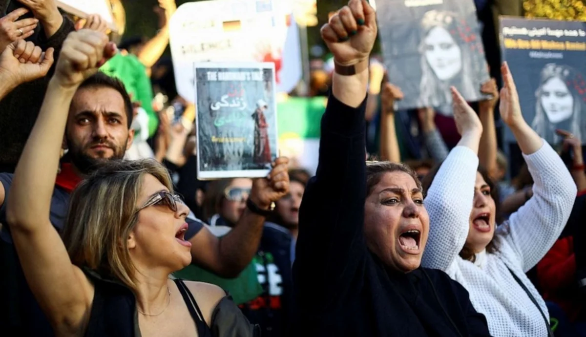 İranda soyuq külək əsir, xalq ayağa qalxıb - İCMAL