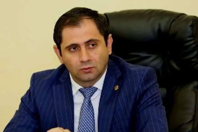 Ermənistanın müdafiə naziri Rusiya sülhməramlılarının yeni komandanı ilə görüşüb