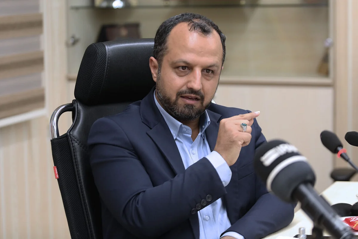 İran parlamenti iqtisadiyyat və maliyyə nazirinin impiçment təklifini qəbul edib