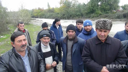 В Хачмазе школьники ежедневно сталкиваются с опасностью - ВИДЕОРЕПОРТАЖ