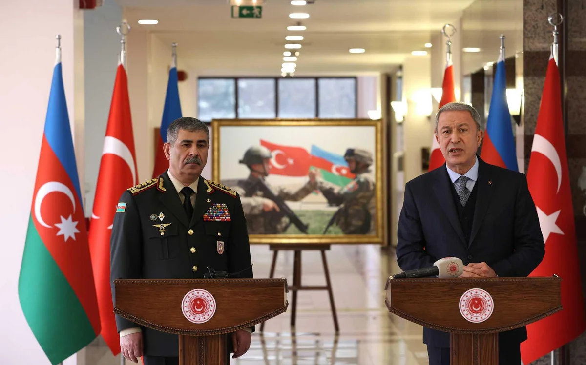 Azerbaijani, Turkish defense ministers talk over phone
