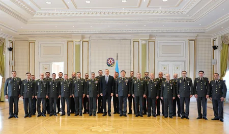 Президент Ильхам Алиев встретился с группой военнослужащих в связи с годовщиной апрельских побед армии Азербайджана