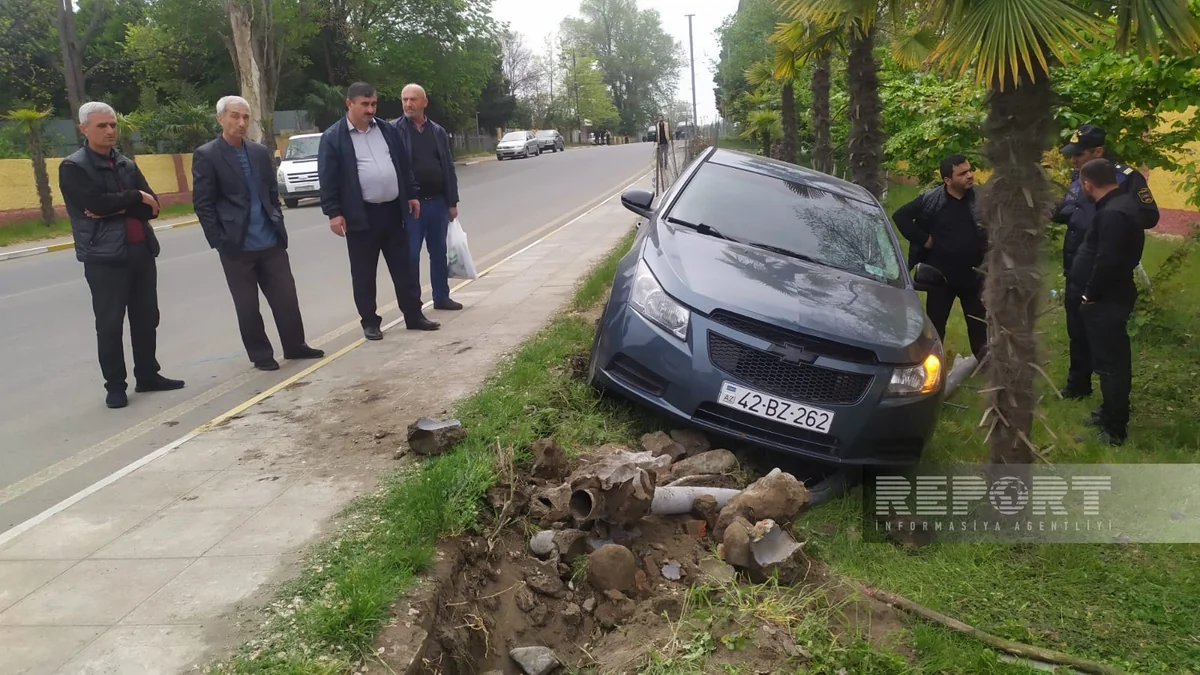 В Лянкяране автомобиль сбил двух подростков