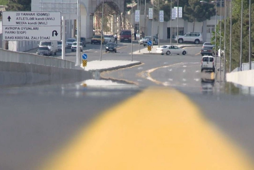 На дорогах Баку вновь вступает в силу запрет на движение по желтым полосам