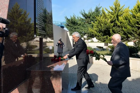 SOCAR prezidenti Neft Daşlarında neftçilərlə görüşüb