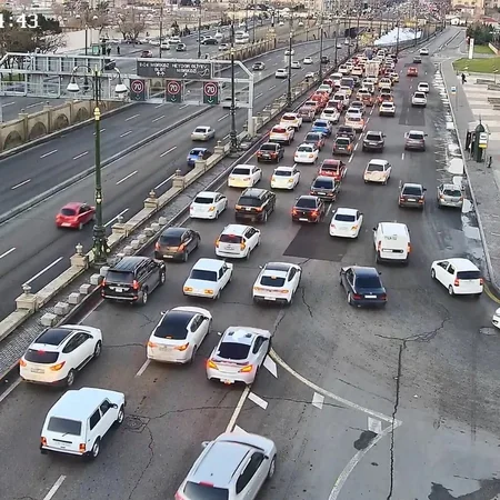 Bakının bəzi yollarında tıxac yaranıb - SİYAHI