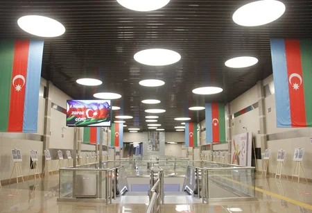 Bakı metrosunda Sizinlə qürür duyuruq layihəsi davam edir
