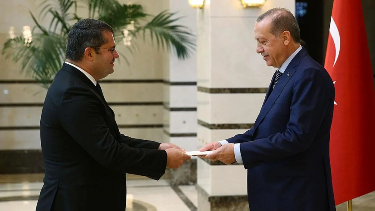 Xəzər İbrahim etimadnaməsini Rəcəb Tayyib Ərdoğana təqdim edib