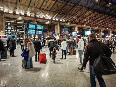London sakinləri paytaxtı kütləvi tərk edirlər