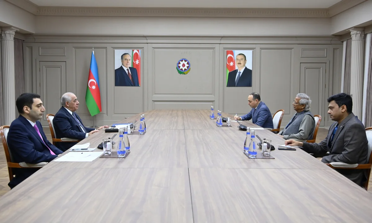 Əli Əsədov Nobel sülh mükafatı laureatı Məhəmməd Yunusla görüşüb