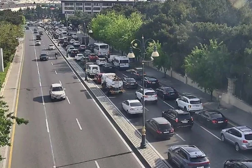 Bakının tıxac olan yolları açıqlanıb - SİYAHI