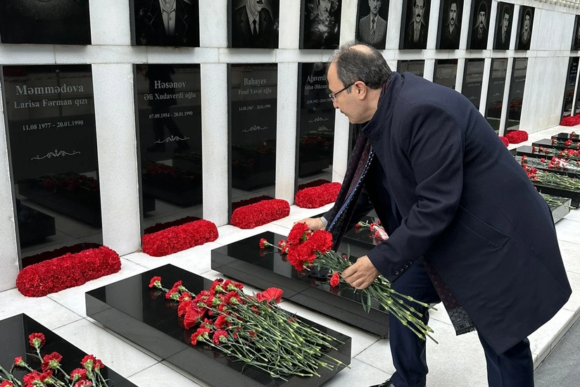 Cahit Bağcı Şəhidlər xiyabanını ziyarət edib