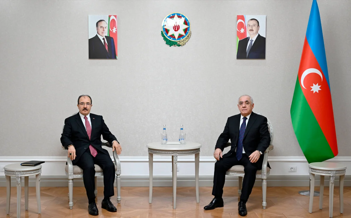 Əli Əsədov Cahit Bağçını fəaliyyət müddətinin bitməsi ilə əlaqədar qəbul edib