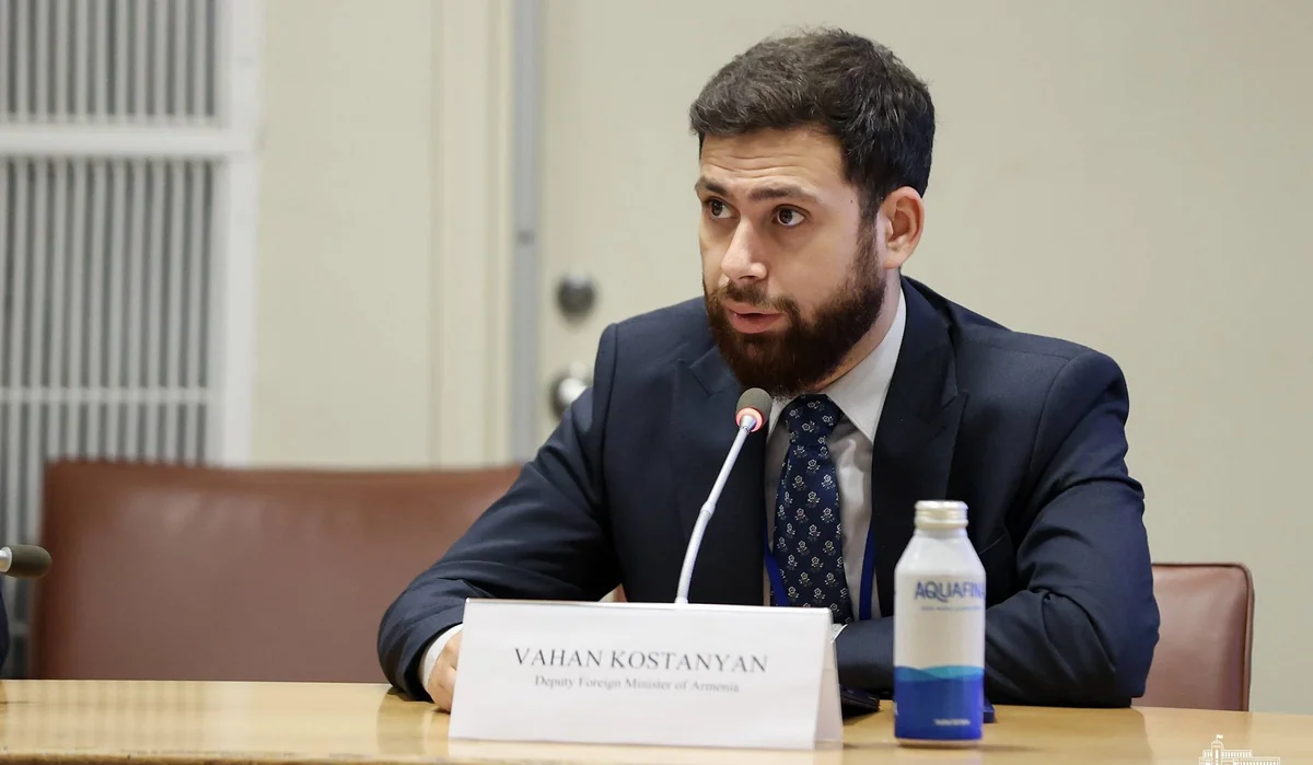 Костанян: Переговоры между Арменией и Азербайджаном по нормализации продолжаются