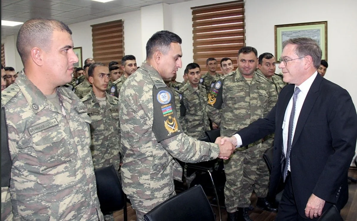ABŞ səfiri Azərbaycan hərbçiləri ilə görüşüb