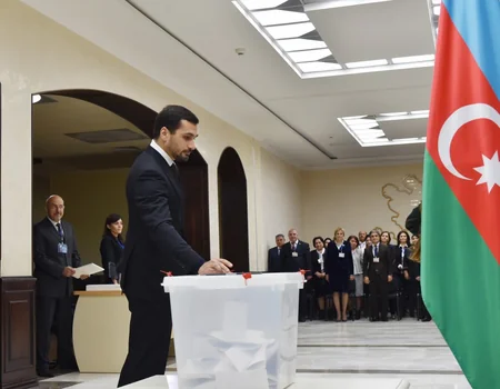 Prezident İlham Əliyev Milli Məclisə keçirilən seçkilərdə səs verib