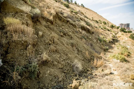 Badamdarda torpaq sürüşməsi baş verib, 8 ailəyə evlərini tərk etməklə bağlı xəbərdarlıq olunub - FOTOREPORTAJ - VİDEO - YENİLƏNİB