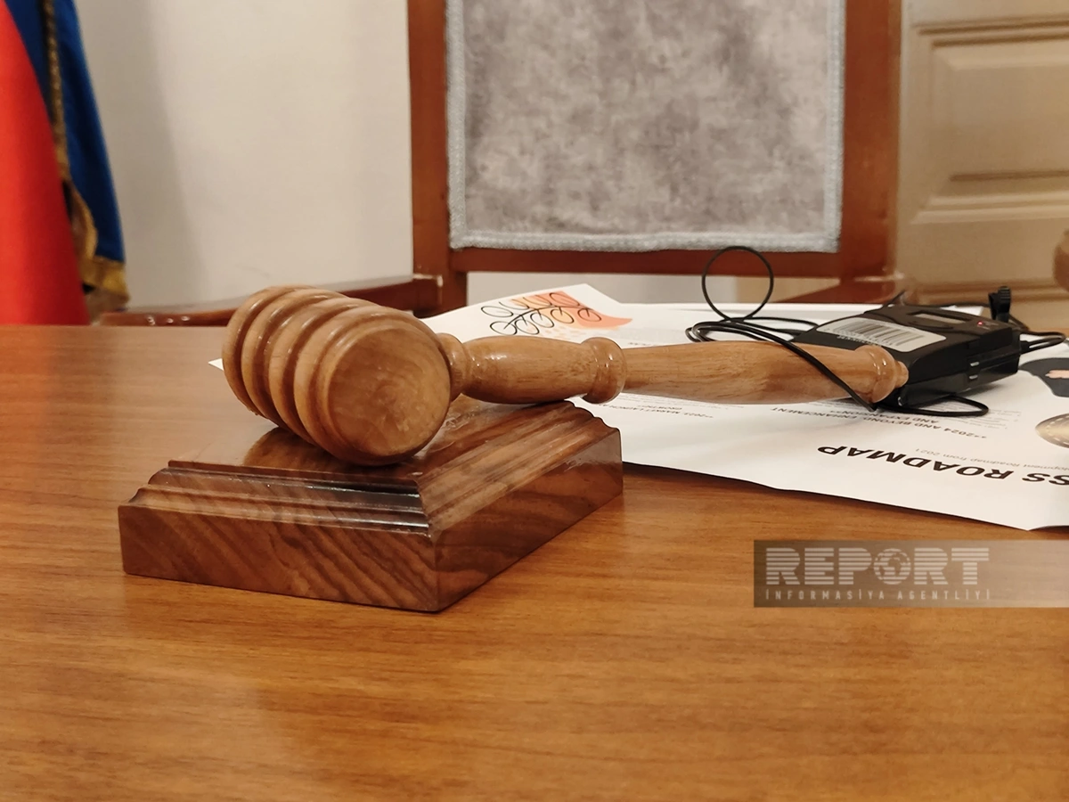 Prokuror Arif Alışanovun həbsdə olan qardaşı oğluna cəza istəyib