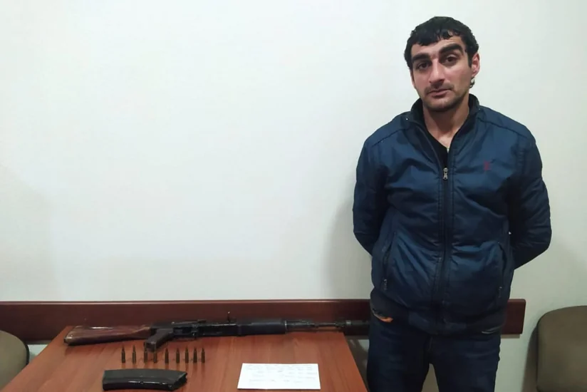 Yevlaxda odlu silah satmaqda şübhəli bilinən şəxs saxlanılıb