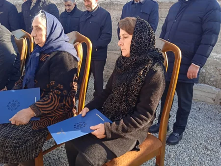 Şəhid ailələri və müharibə əlillərinə daha 100 mənzil və fərdi ev verilib