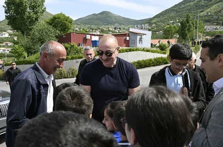 Prezident İlham Əliyev Laçın şəhərində sakinlərlə görüşüb - YENİLƏNİB