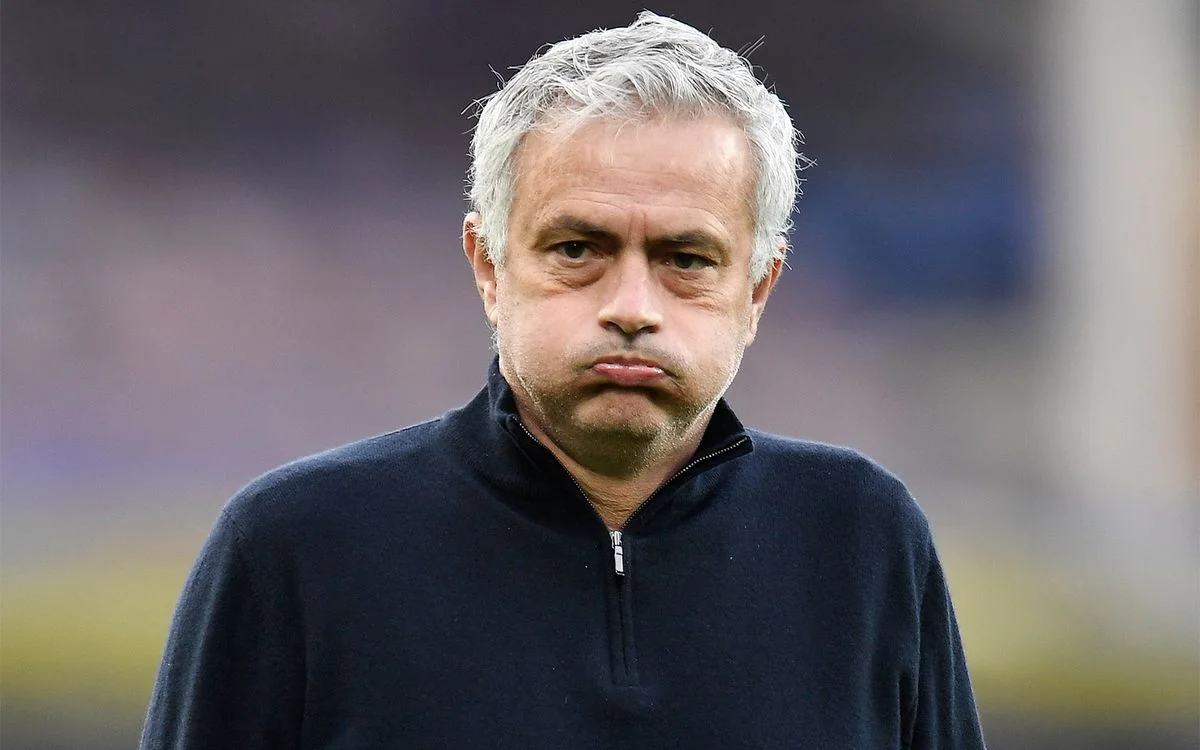 Mourinyo ağır məğlubiyyətdən sonra futbolçularını sərt tənqid edib