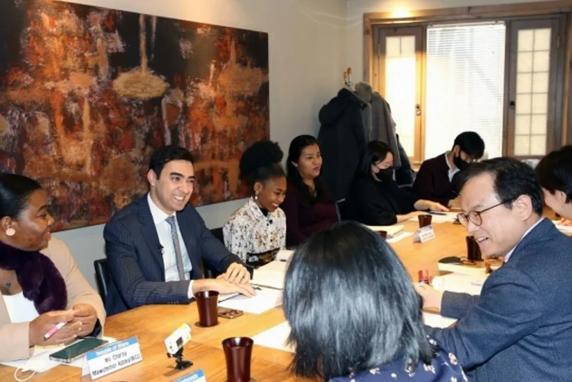 Koreyalı nazir azərbaycanlı tələbəni qəbul edib