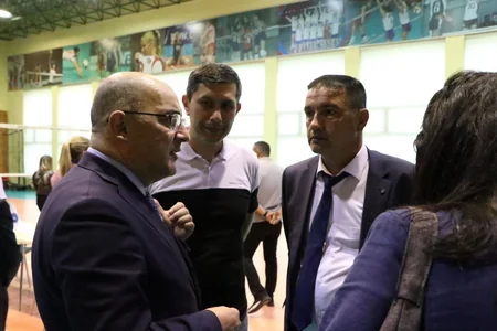 AVF prezidenti yeniyetmə voleybolçularla görüşüb