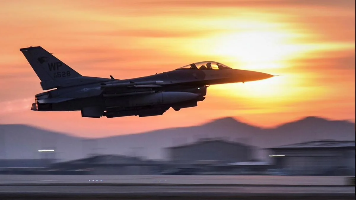“Bloomberg”: Ukrayna planlaşdırılandan az F-16 alacaq