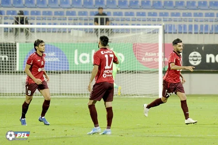 Neftçi Sumqayıtı məğlub edib, məşqçi və futbolçular arasında dava düşüb - VİDEO