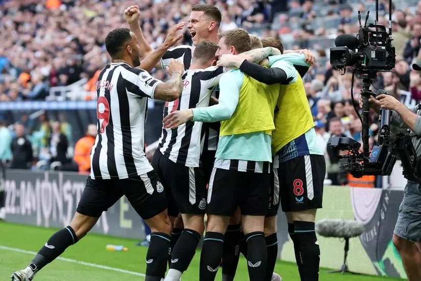 Английская премьер-лига: Ньюкасл вернулся в еврокубки спустя 10 лет